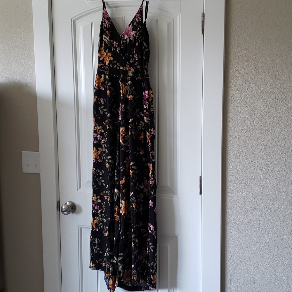 American Eagle Women's floral jumpsuit